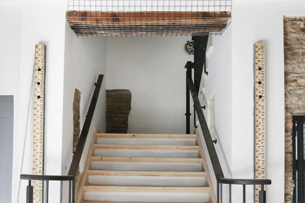 Lemon Rock Hostel Granada
